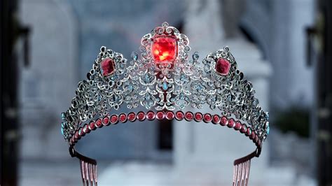 dolce and gabbana tiara